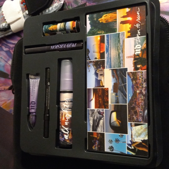 RARE VINTAGE URBAN DECAY BORN TO RUN MAKEUP VAULT - Picture 5 of 9